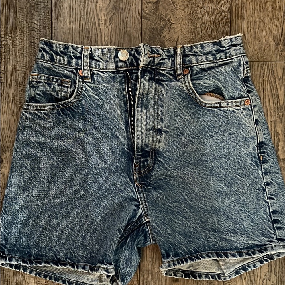 Zara HIGH-WAISTED MOM FIT SHORTS
